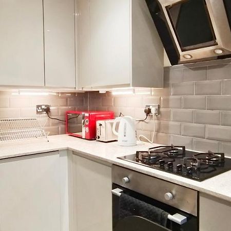 ロンドンFirst Floor Flat 1 Northwoodアパートメント エクステリア 写真