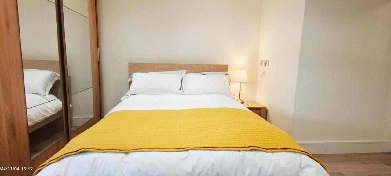 ロンドンFirst Floor Flat 1 Northwoodアパートメント エクステリア 写真