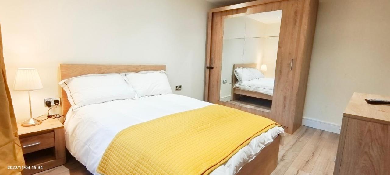 ロンドンFirst Floor Flat 1 Northwoodアパートメント エクステリア 写真